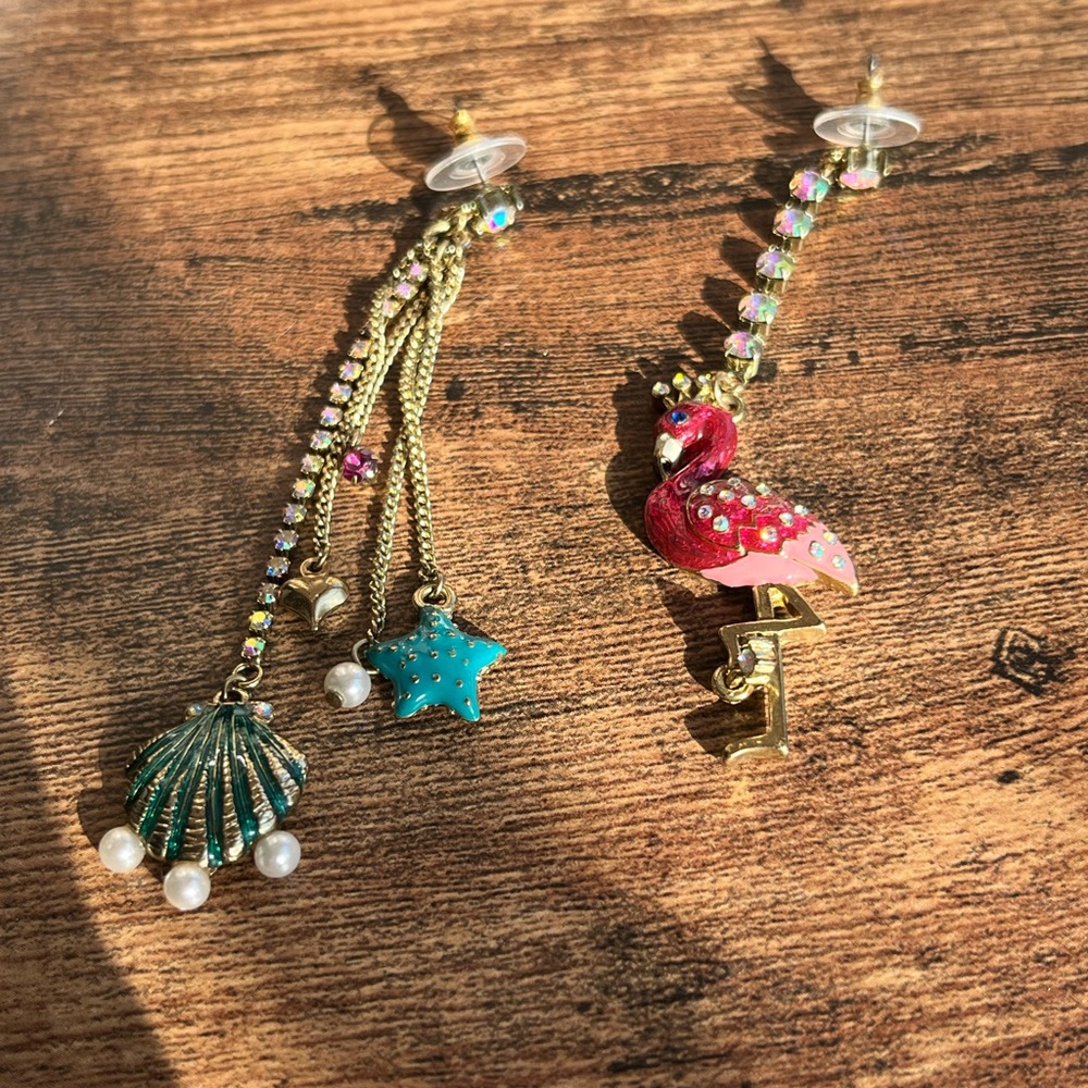 Adorable Flamingo and Seashell Betsey Johnson Earrings